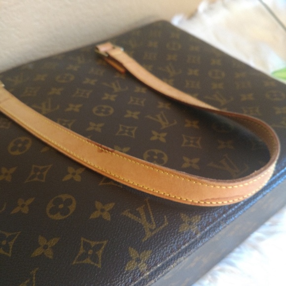 Louis Vuitton Luca Tote - Picture 6 of 8
